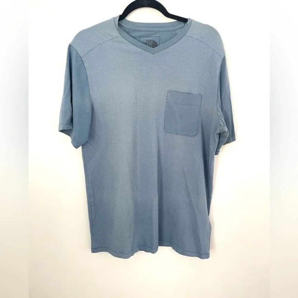The North Face shirt mens blue Pocket t- shirt logo V-neck medium